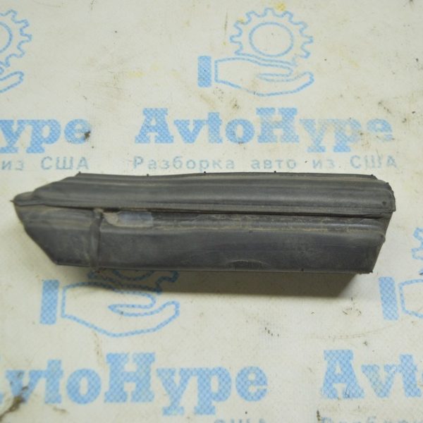 Уплотнитель зеркала бокового левого Jeep Compass 17- 68242119AA