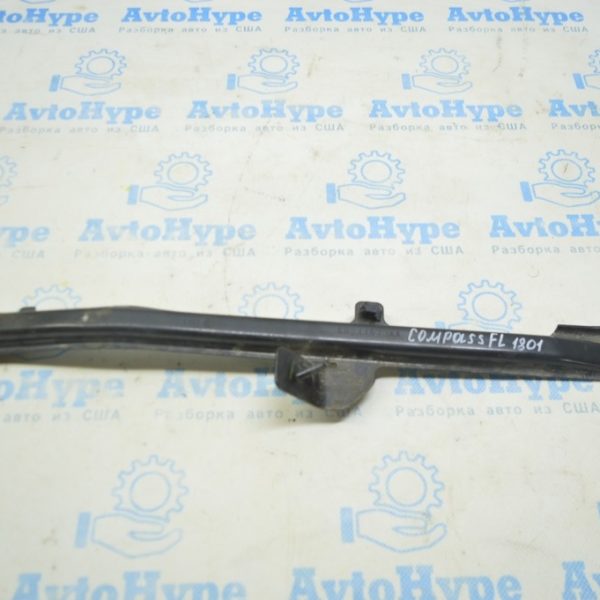 Распорка телевизора верхняя левая Jeep Compass 17- 68244673AA