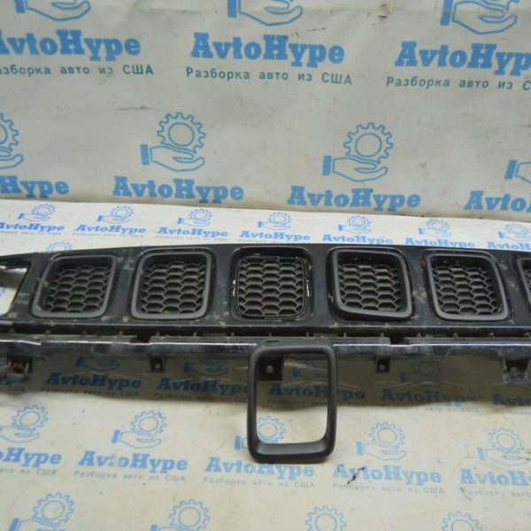 Основание решетки радиатора Jeep Compass 17- сломано (01) 6BA20TZZAB