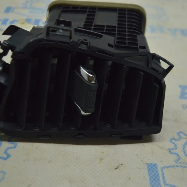 Дефлектор воздуховода торпедо центр лев Jeep Compass 17- черный 5UT63JXPAB