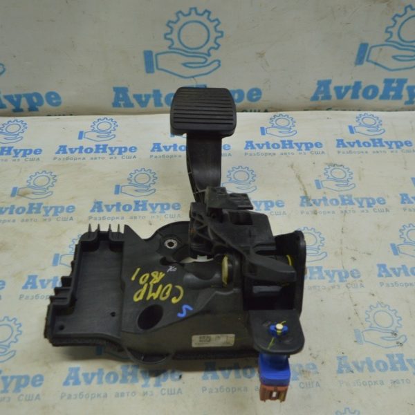 Педаль тормоза Jeep Compass 17- (01) узкая педаль 68319939AA