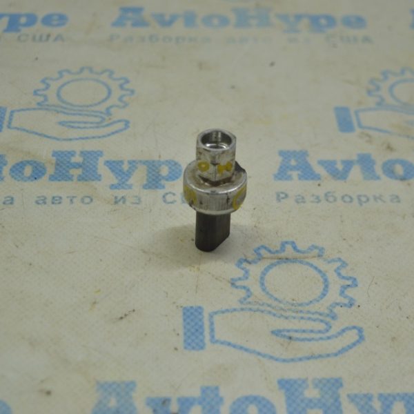 Датчик давления кондиционера Jeep Compass 17- 68156982AA