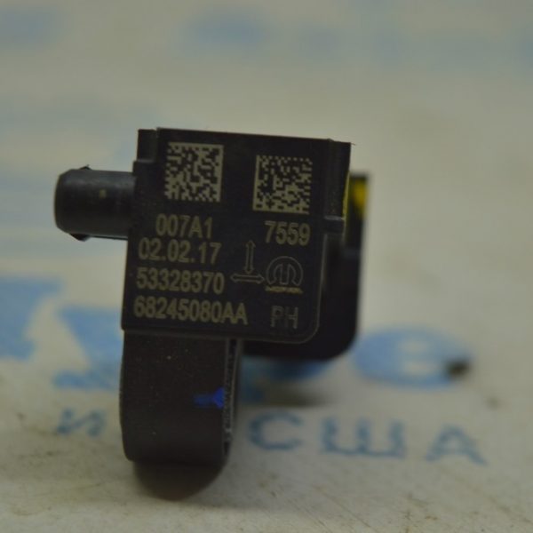 Датчик подушки безопасности центральной стойки правый Jeep Compass 17- 68245080AA