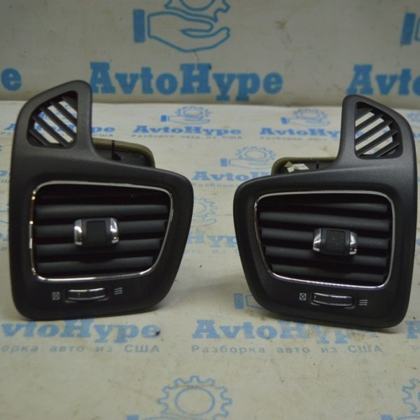 Дефлектор воздуховода торпедо левый Jeep Compass 17- черный 5UT64DX8AC