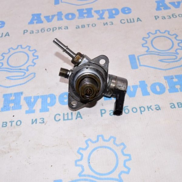 Патрубок на пластиковый насос системы охлаждения П образный Ford C-max MK2 13-18