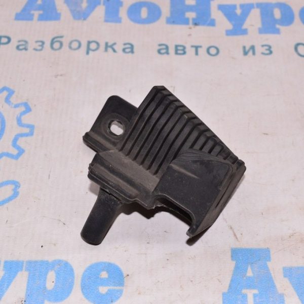 Отбойник капота левый Jeep Renegade 15- 68267699AA