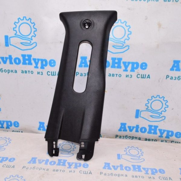 Накладка центральной стойки верхняя (ремень) левая Jeep Renegade 15- черн 6NZ64LXHAA