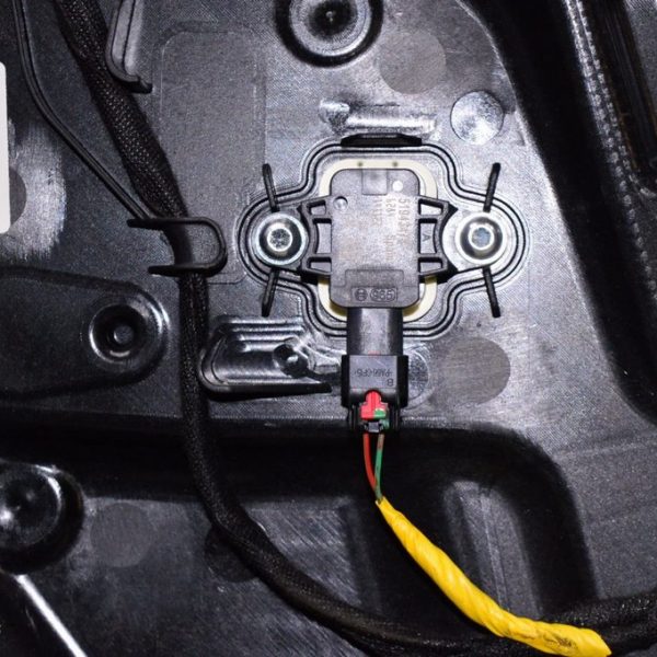 Датчик подушки безопасности перед лев Jeep Renegade 15- 51943478