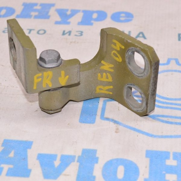 Петля двери нижняя перед прав Jeep Renegade 15- 68200945AA