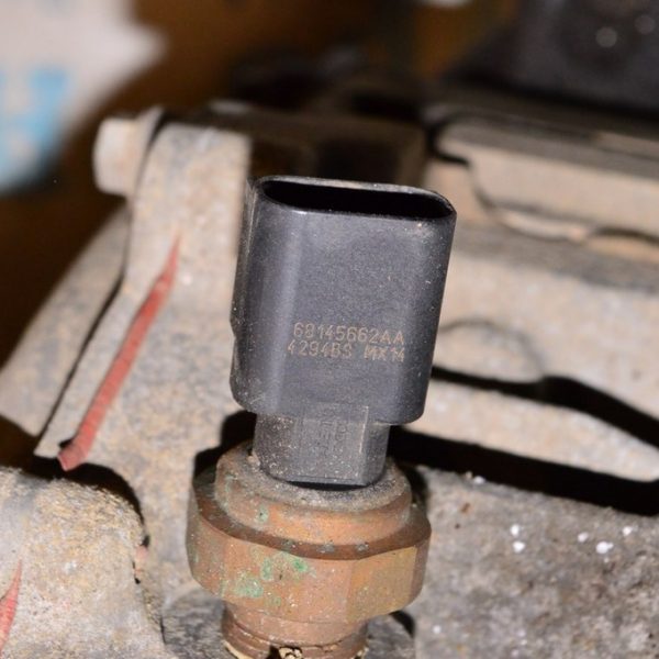 Датчик давления масла Jeep Cherokee KL 14- 2.4 68145662AA