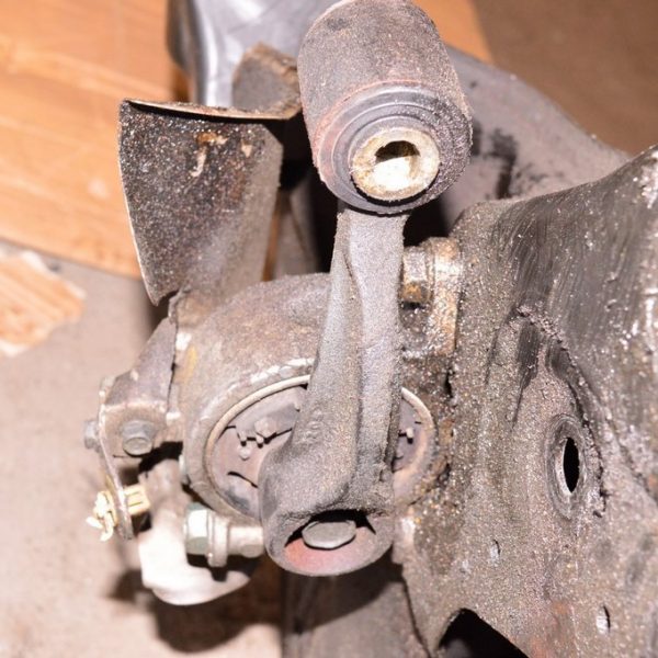 Подушка двигателя зад прав нижняя Nissan Pathfinder 13- 113603KA0A