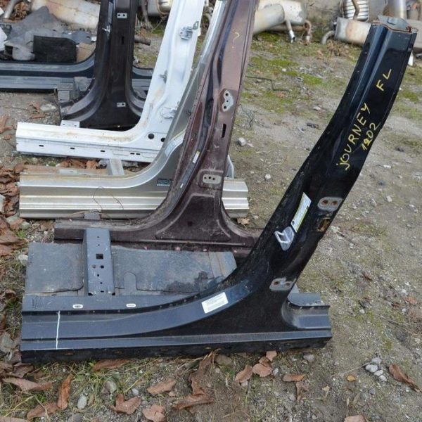 Стойка кузовная центральная левая Dodge Journey 11- (01) черная,длинный порог 68035429AD