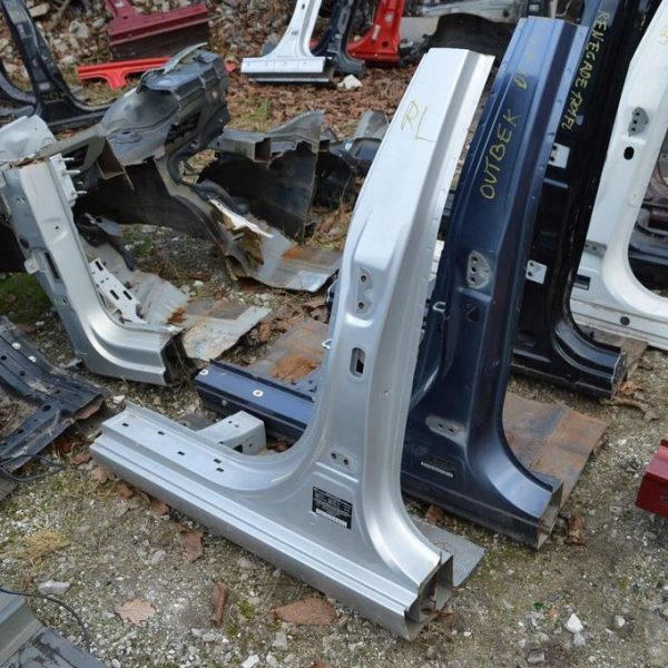 Стойка кузовная центральная левая HYUNDAI ELANTRA AD 17-(01)  цвет Y8 стандарт 71110-F3A00