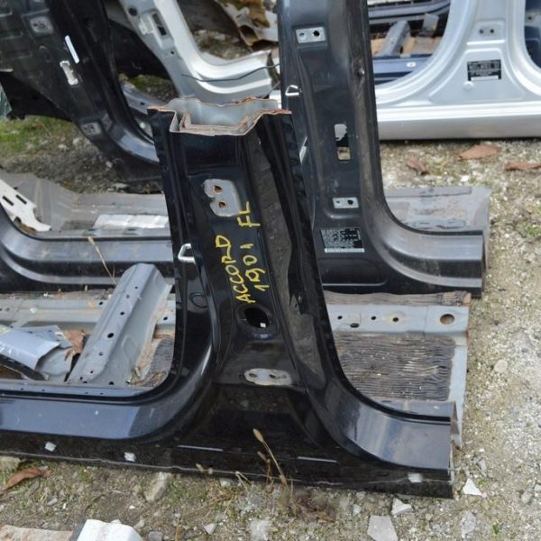Стойка кузовная центральная левая Honda Accord 18- 04645-TVA-A00ZZ