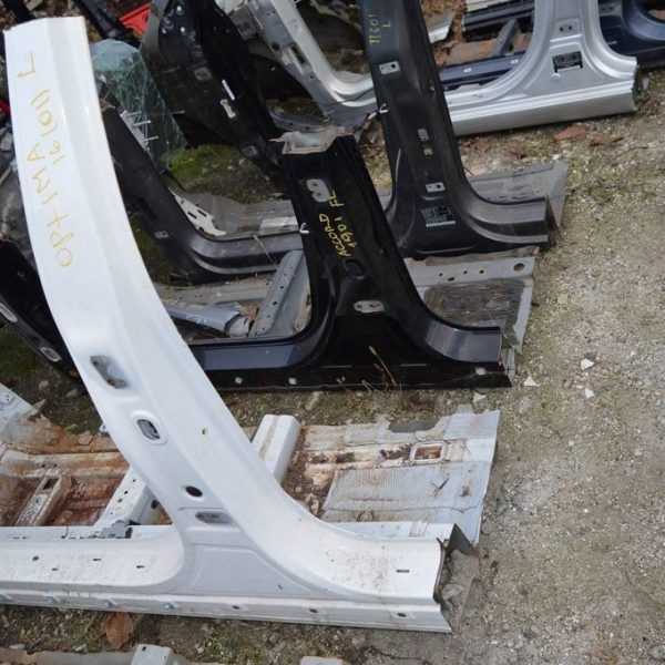 Стойка кузовная центральная левая Kia Optima 16- (01) белая 71110-D5A00