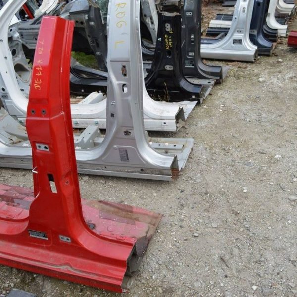 Стойка кузовная центральная левая VW Jetta 11-18 USA (02) красный цвет 5C6-809-219-B