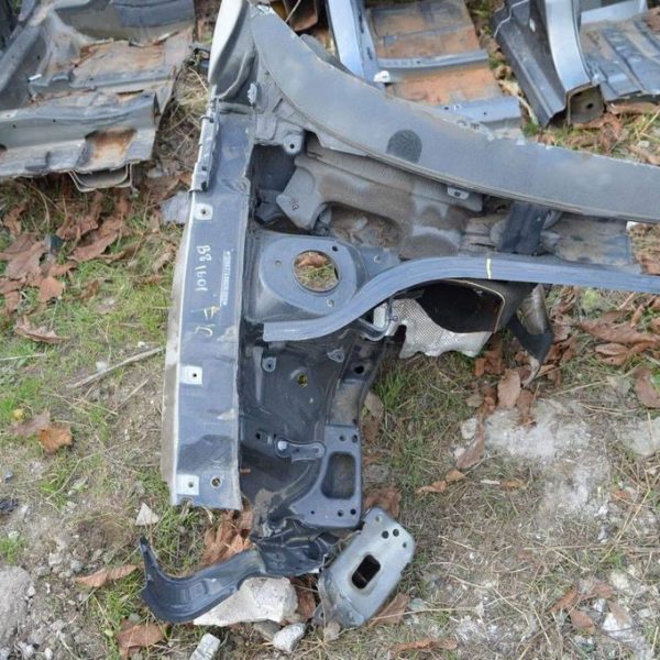 Четверть передняя правая VW Passat b8 USA 01) только пистолет 561805116A