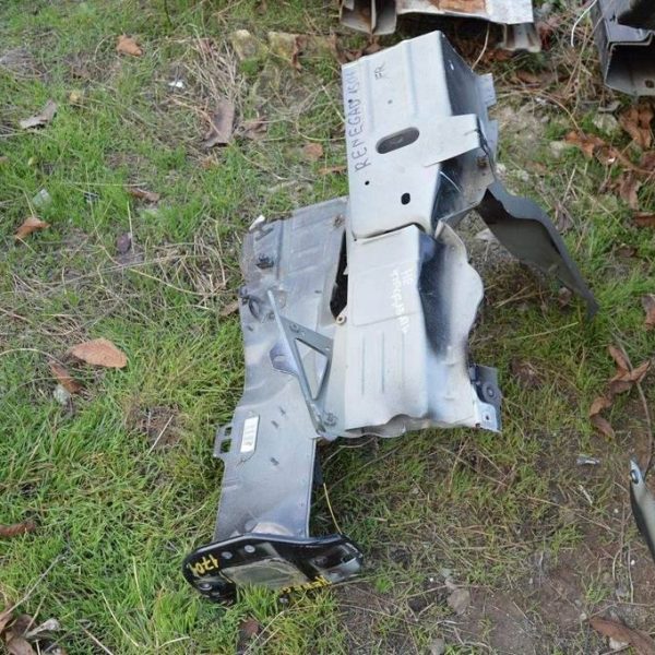 Четверть передняя правая Jeep Renegade 15-черн,цвет 601 (01) только лонжерон,прижат в бок 68461181AA