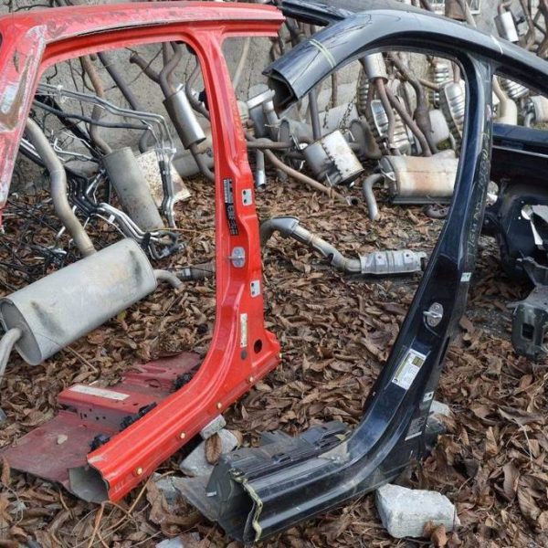 Стойка кузовная центральная левая VW Tiguan 09-17 (04) черная с батоном крыши 5N0809219A