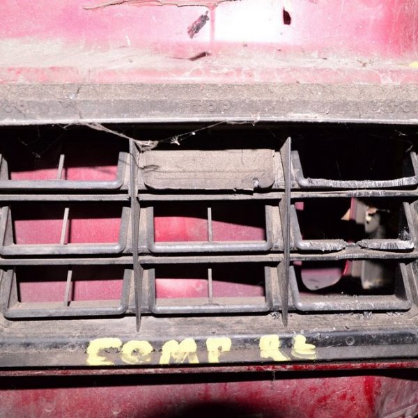 Щиток вентиляции нижний левый Jeep Compass 11-16 без резинок 55394330AB