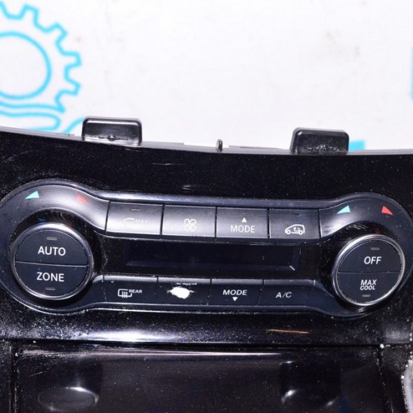 Управление климат-контролем Infiniti QX30 17- (02) подтерт A0919005201