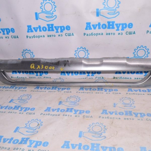 Обрамление нижней решетки переднего бампера Infiniti QX30 17- AWD (02) небольшой деф 62278-5DJ0A