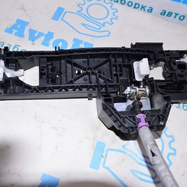 Механизм ручки двери зад прав Infiniti QX30 17- 826105DM1A