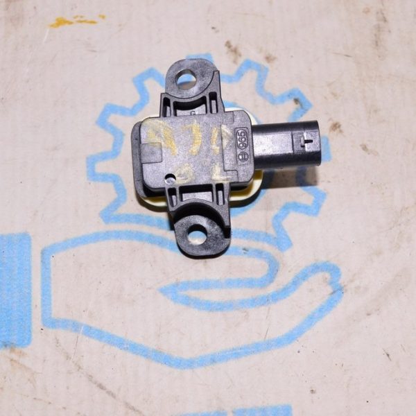 Датчик подушки безопасности задний прав Infiniti QX30 17- 56054084AA