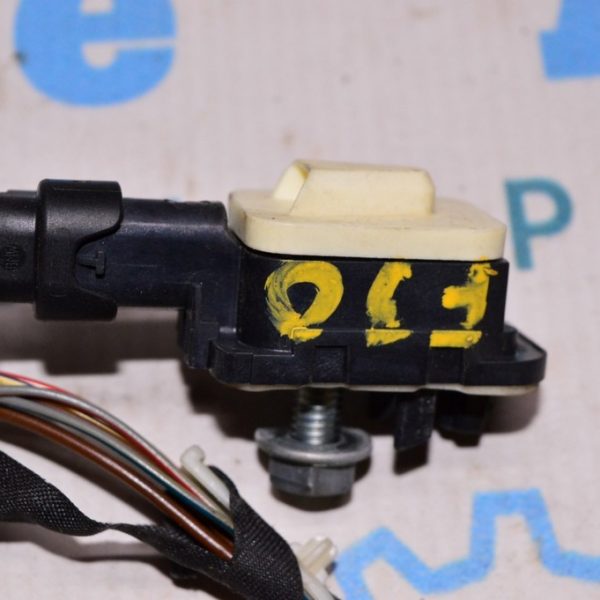 Датчик подушки безопасности дверь прав BMW 3 F30 12-19 65-77-9-217-711  65-77-9-217-711