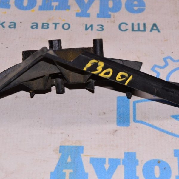 Уплотнитель водостока лобового стекла BMW 3 F30 12-19 12527632000