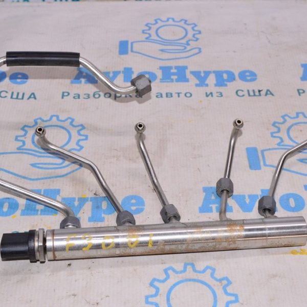 Топливная рейка BMW F30 12-16 N20 с датчиком 13-53-7-585-411