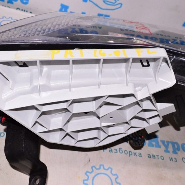 Крепление переднего бампера под фарой лев Nissan Pathfinder 13-