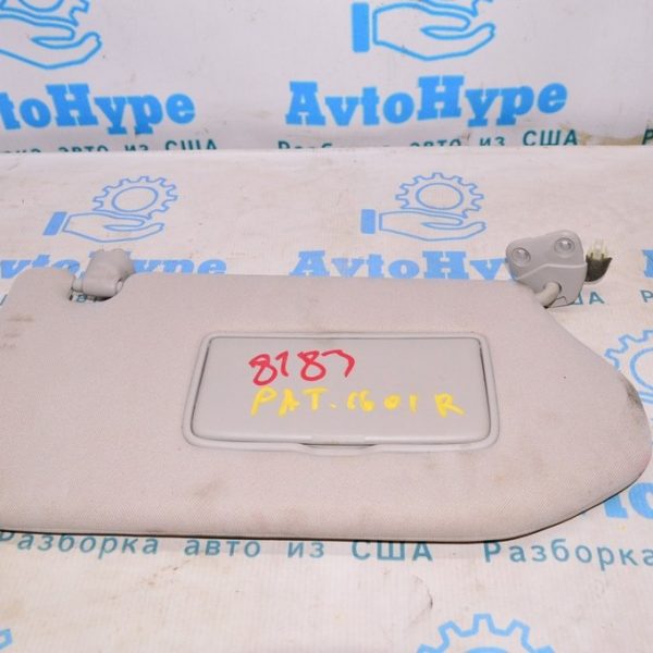 Козырек правый Nissan Pathfinder 13- серый (01) небольшой деф.от сигареты 96400-9PB6A