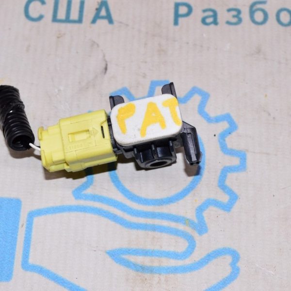 Датчик подушки безопасности задний прав Nissan Pathfinder 13- 988303JA0A