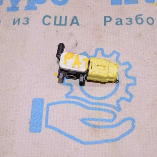 Датчик подушки безопасности задний лев Nissan Pathfinder 13- 988303JA0A
