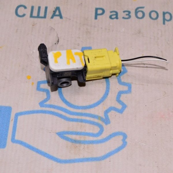 Датчик подушки безопасности в центр стойке прав Nissan Pathfinder 13- 988303JA0A