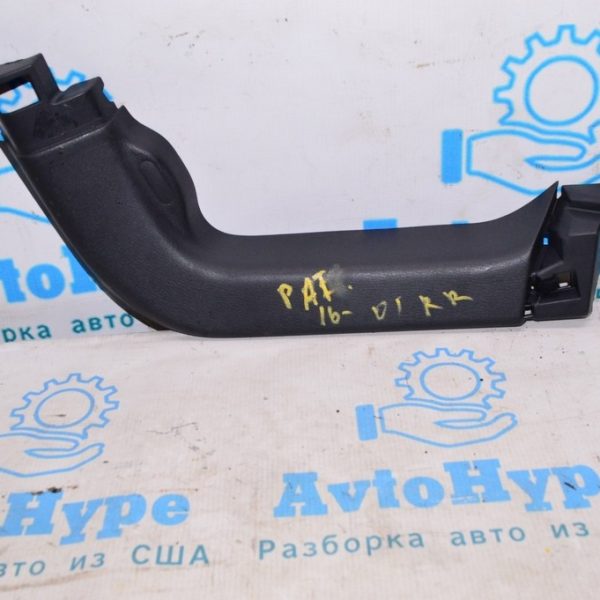 Обшивка двери багажника прав Nissan Pathfinder 13- черн 90902-3KA0A