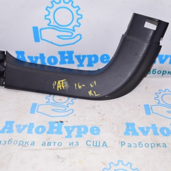 Обшивка двери багажника лев Nissan Pathfinder 13- черн 90903-3KA0A