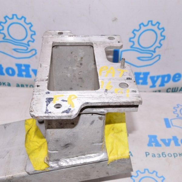 Клык усилителя переднего бампера прав Nissan Pathfinder 13- 622103JA0A