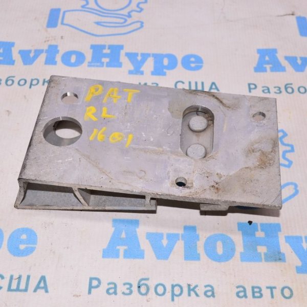 Клык усилителя заднего бампера лев Nissan Pathfinder 13- 852113JA0A