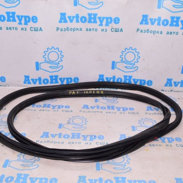 Уплотнитель дверного проема зад прав Nissan Pathfinder 13- 76923-3KA0A