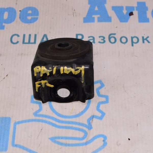 Кронштейн крепления радиатора прав Nissan Pathfinder 13- 21542-3JA0A