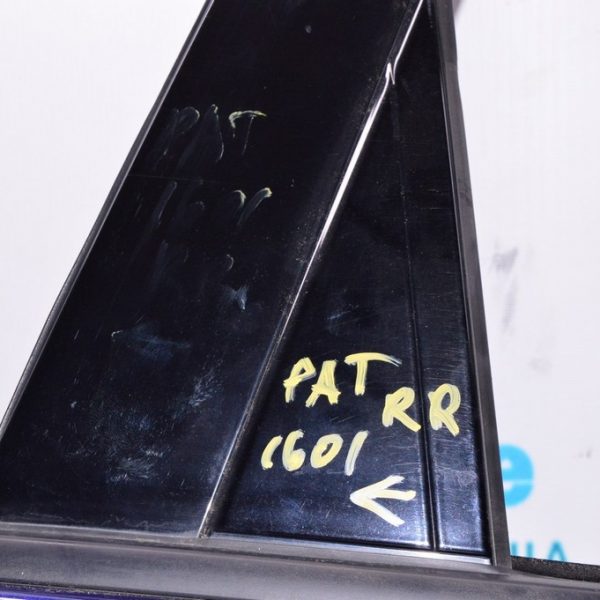 Накладка двери боковая треугольник зад прав Nissan Pathfinder 13- 82234-3KA0A