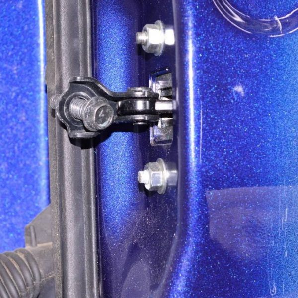 Ограничитель двери перед прав Nissan Pathfinder 13- 80430-3JD0A