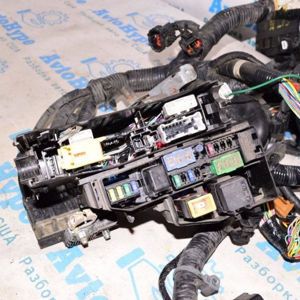 Блок предохранителей подкапотный Nissan Pathfinder 13- перед лев двойной (01) 24381-3JA0A