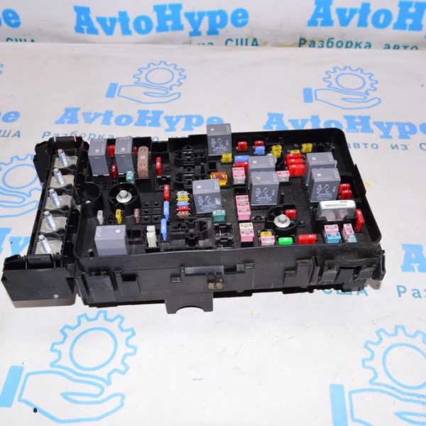 Блок предохранителей подкапотный Jeep Cherokee KL 14- 2.4 (03) 68235114AB