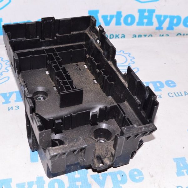 Кронштейн блока предохранителей подкапотного Jeep Cherokee KL 14- 2.4 68158445AC