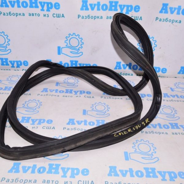 Уплотнитель (резина) двери багажника Jeep Cherokee KL 14- 68225189AA