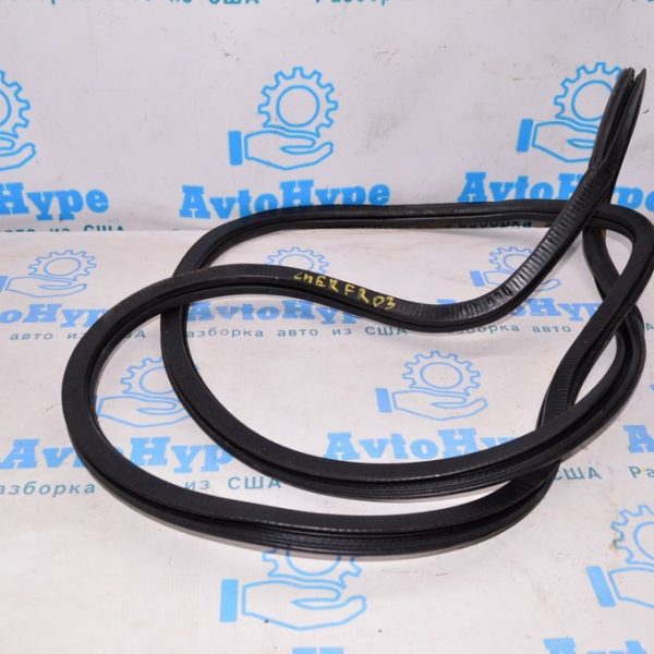 Уплотнитель дверного проема перед прав Jeep Cherokee KL 14- 68225187AB