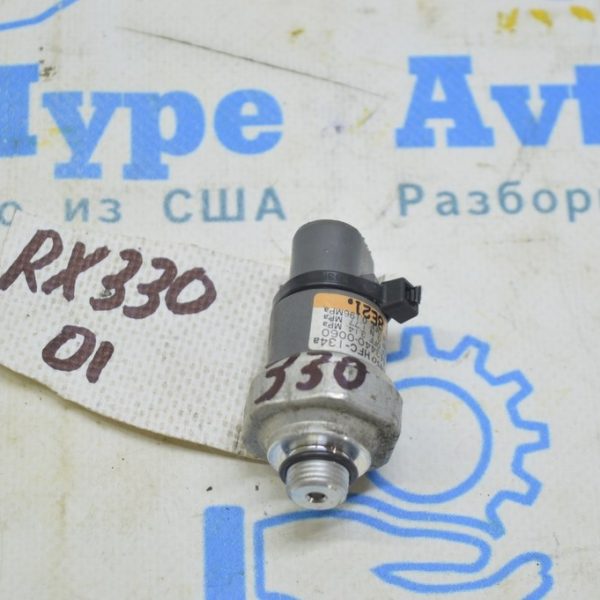 Бампер задний голый правый клык Jeep Cherokee KL 14-18 дорест черный (03) 5NJ90TZZAC